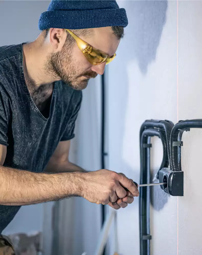 Artisan du réseau QualiSer au travail